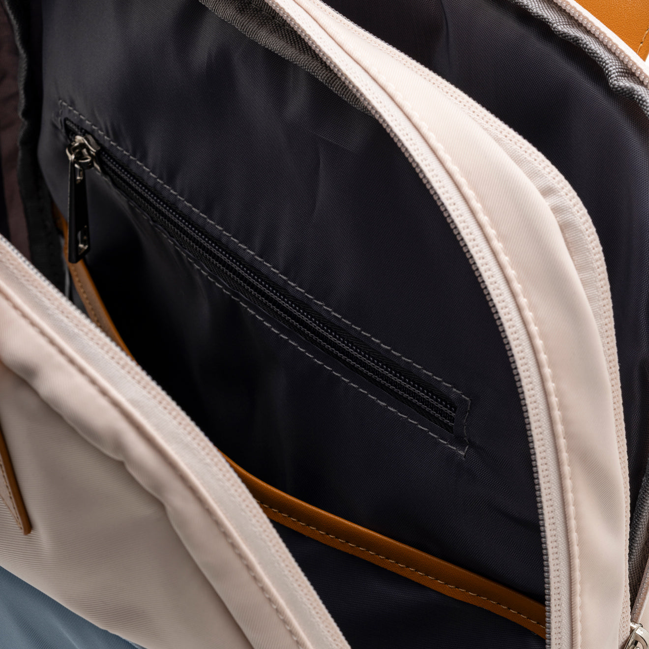 iPixi - DuoCarry LED Kids Smart Backpack